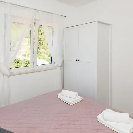 Appartement 1 Bedroom Awesome In Klek